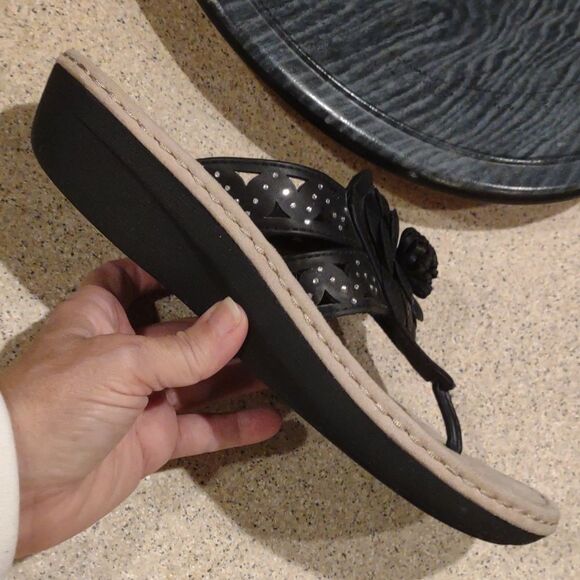 Cliffs Black Vegan Sandals Size 9.5. A10 - Picture 3 of 4